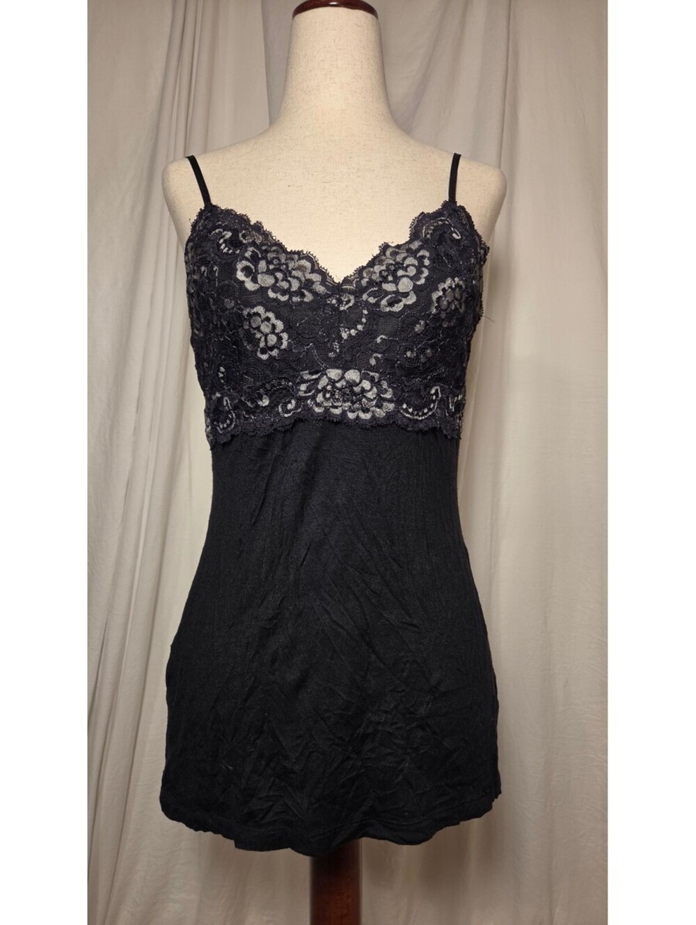 Vintage y2k express black lace trim camisole size small